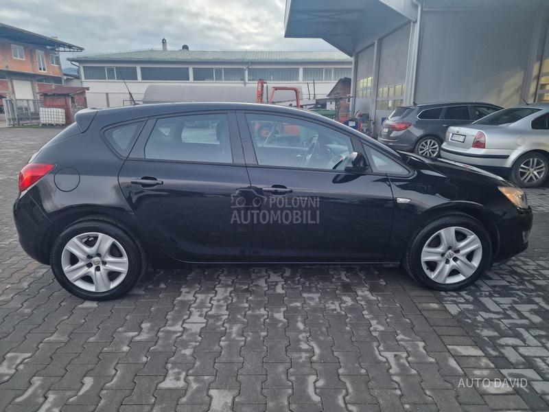 Opel Astra J 1.7CDTI SVAJCARSKA