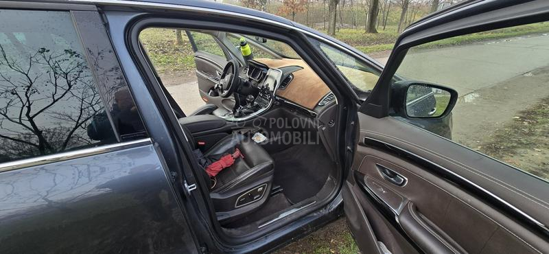 Renault Espace Initiale Paris