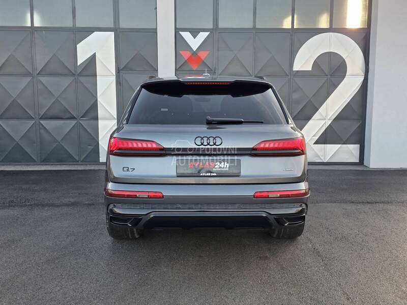 Audi Q7 S line/7sed/Pano/HuD