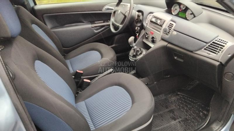 Lancia Ypsilon 1.4-16v