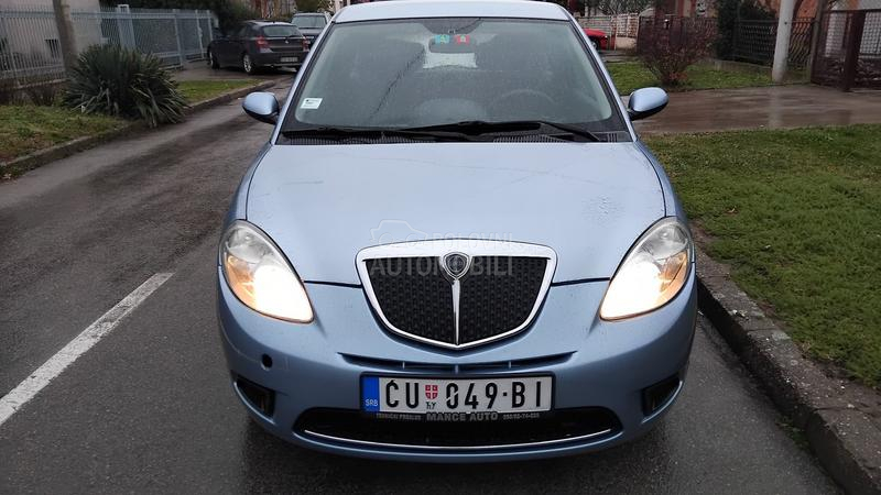 Lancia Ypsilon 1.4-16v