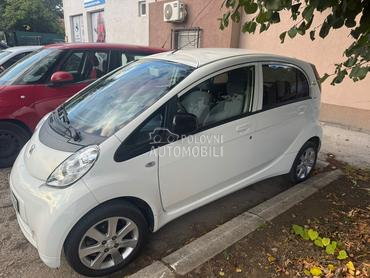 Peugeot iOn elektricni