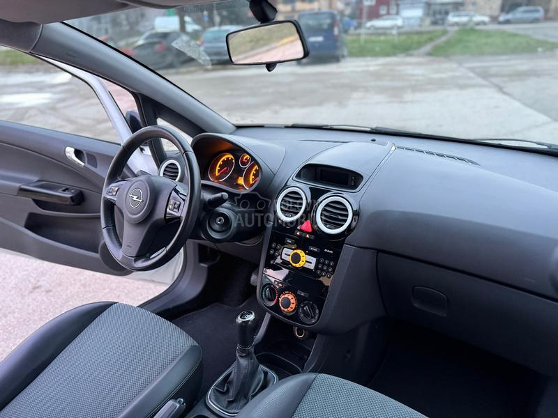 Opel Corsa D 1.4i OPC Line