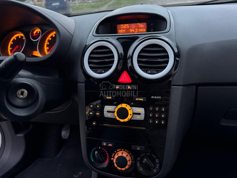 Opel Corsa D 1.4i OPC Line