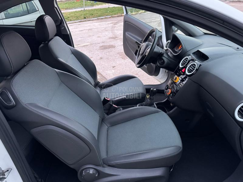 Opel Corsa D 1.4i OPC Line