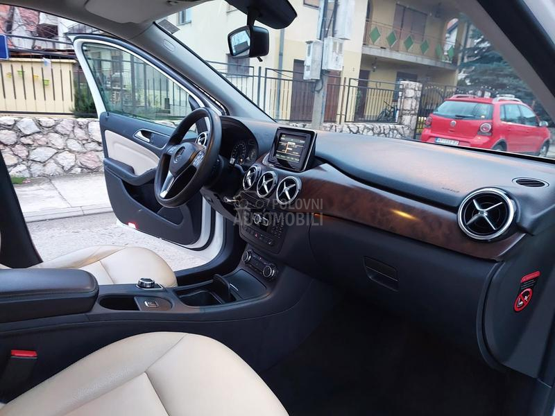 Mercedes Benz B 180 