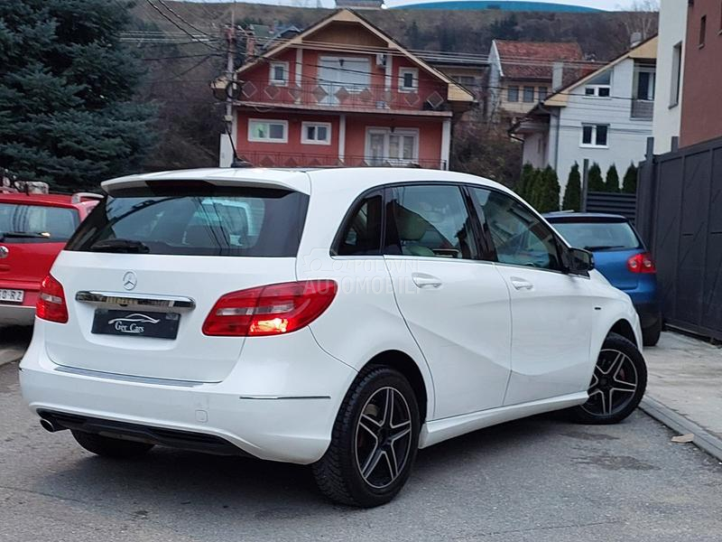 Mercedes Benz B 180 