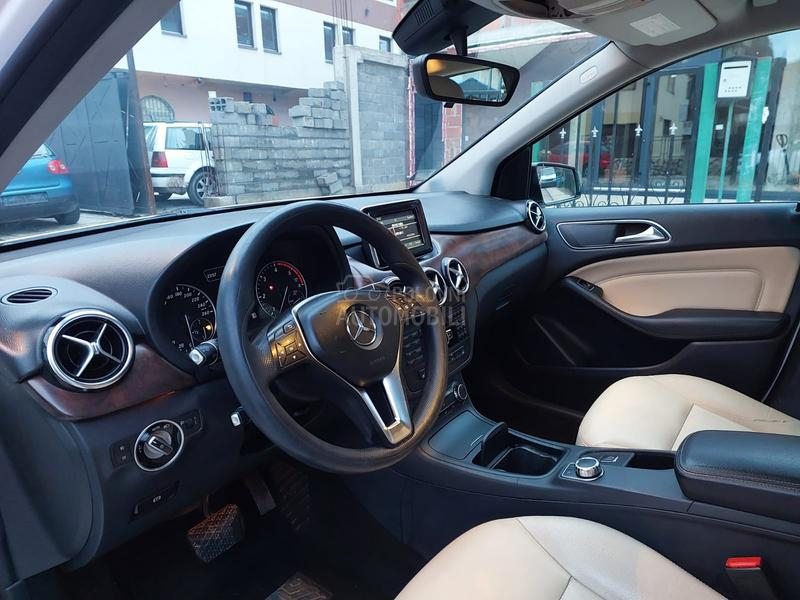 Mercedes Benz B 180 