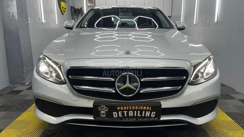 Mercedes Benz E 300 2.0 P R E M I U M