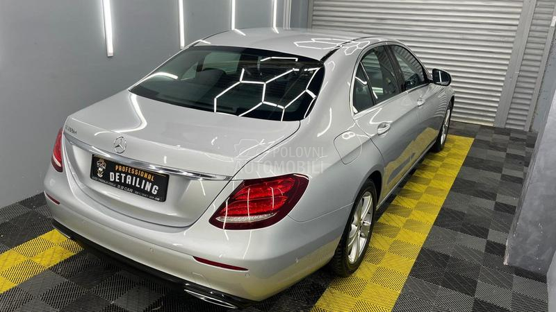 Mercedes Benz E 300 2.0 P R E M I U M
