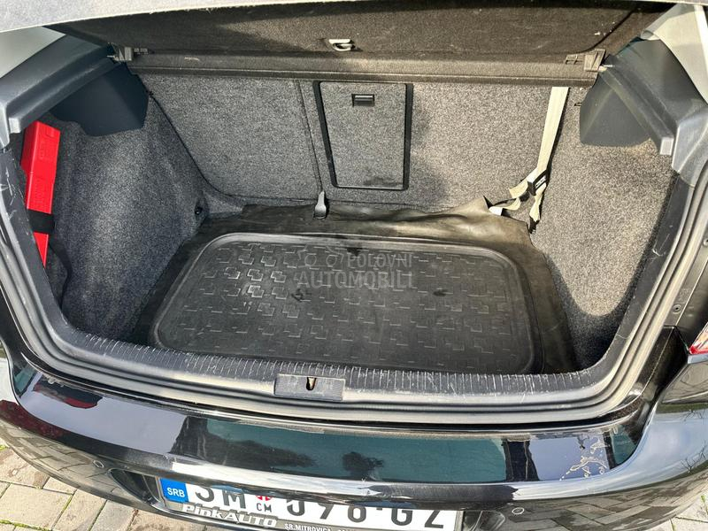 Volkswagen Golf 6 1.6 TDI STYLE