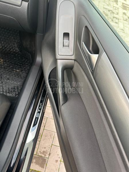 Volkswagen Golf 6 1.6 TDI STYLE