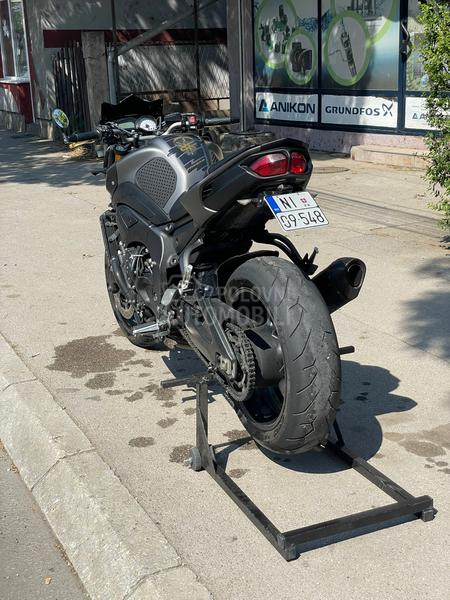 Yamaha FZ8