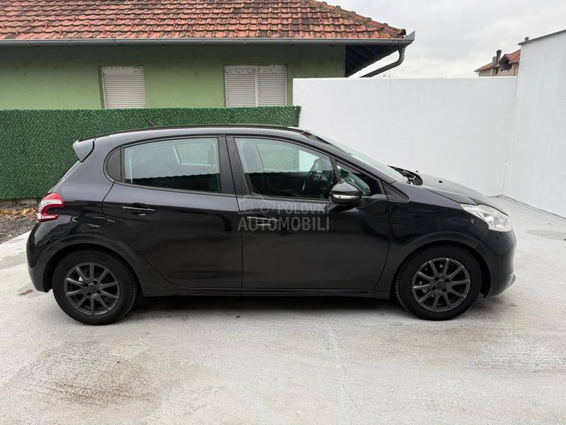 Peugeot 208 1.4HDI AUT/NAV/FUL