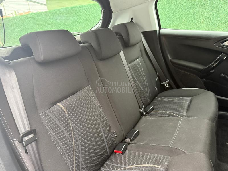 Peugeot 208 1.4HDI AUT/NAV/FUL