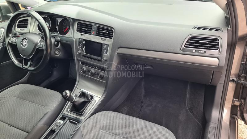 Volkswagen Golf 7 1.6TDI BLUEMOTION