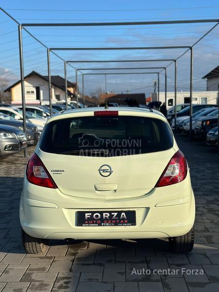 Opel Corsa D 126 000 k m
