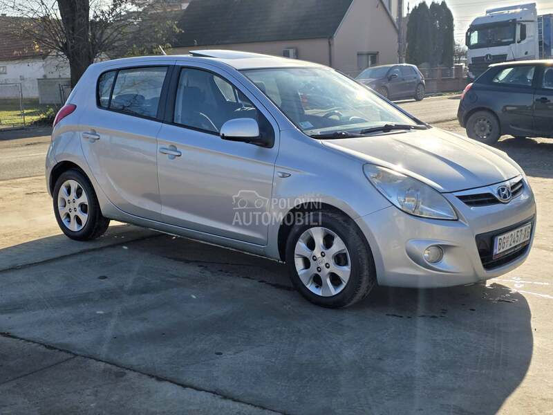Hyundai i20 AUTOMA//SIBER