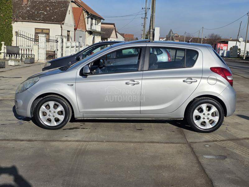 Hyundai i20 AUTOMA//SIBER