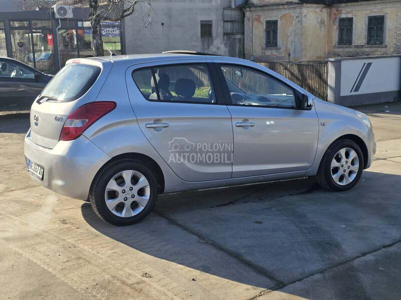 Hyundai i20 AUTOMA//SIBER