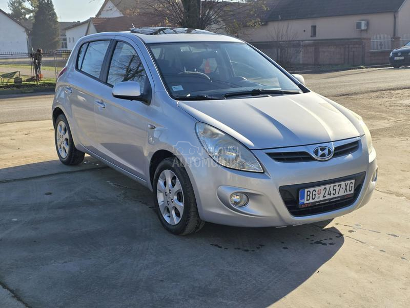 Hyundai i20 AUTOMA//SIBER