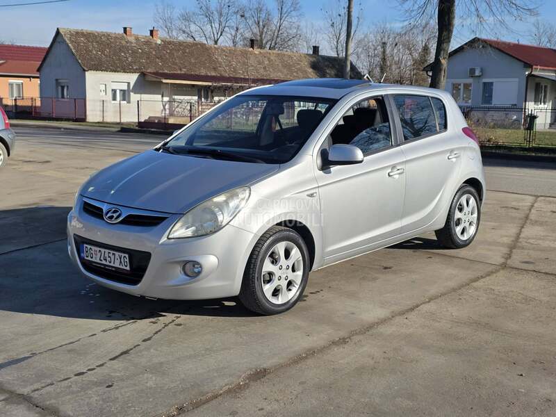 Hyundai i20 AUTOMA//SIBER