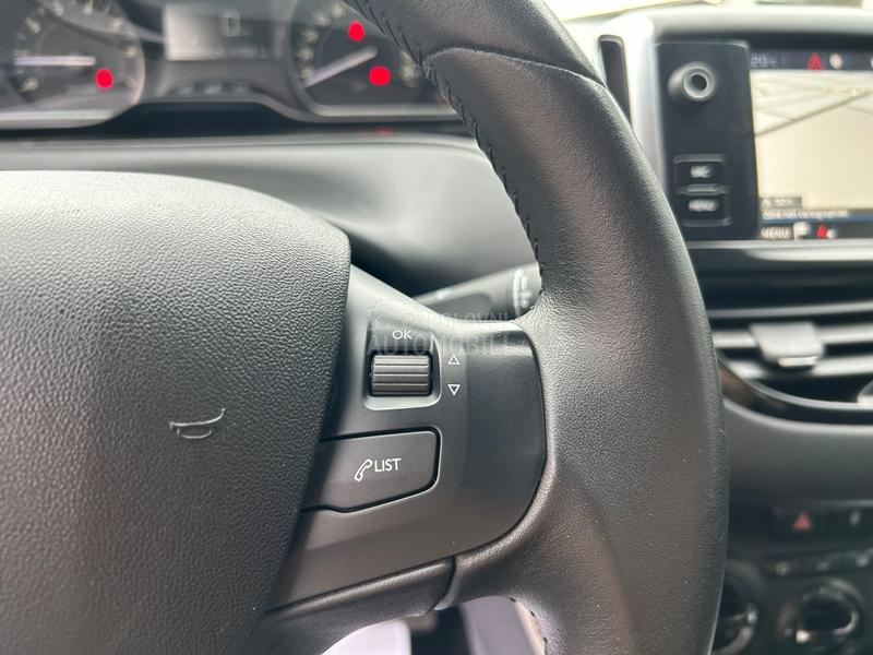 Peugeot 208 1.2 B