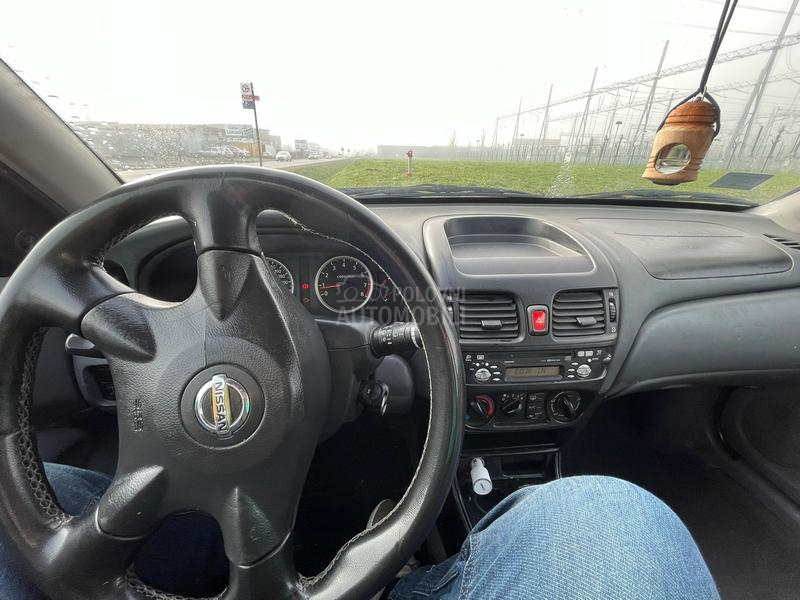 Nissan Almera 