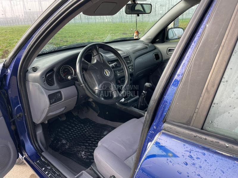 Nissan Almera 