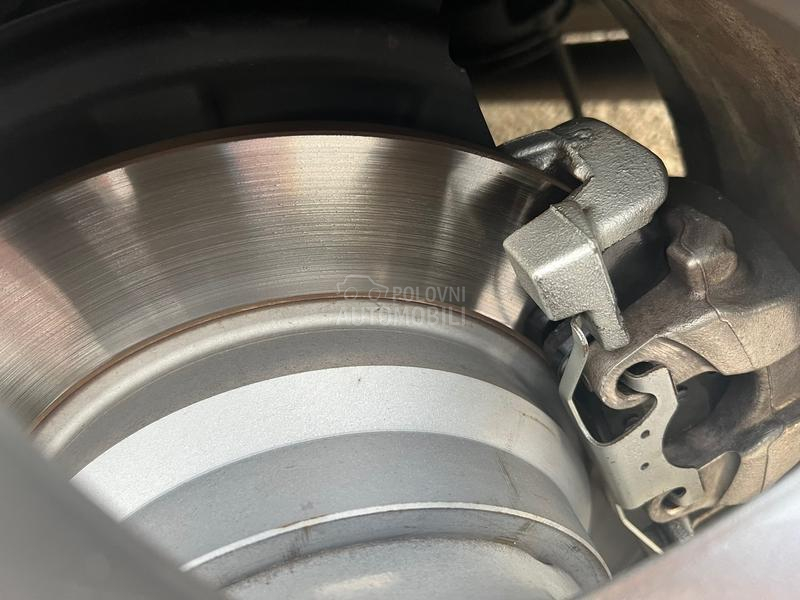 Mercedes Benz E 220 IZUZETNO STANJE