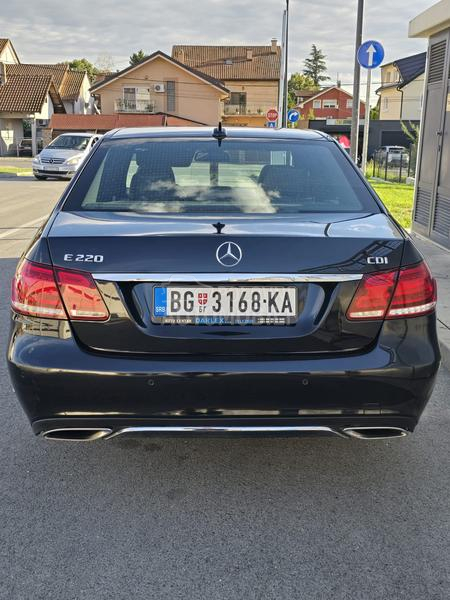 Mercedes Benz E 220 IZUZETNO STANJE
