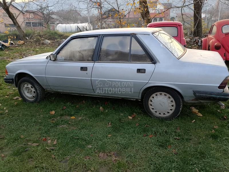 Peugeot 305 b