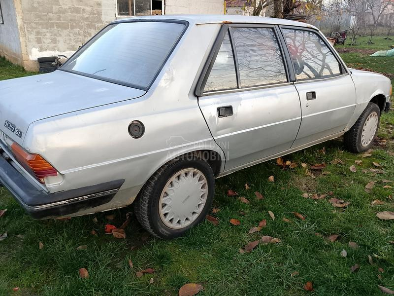 Peugeot 305 b
