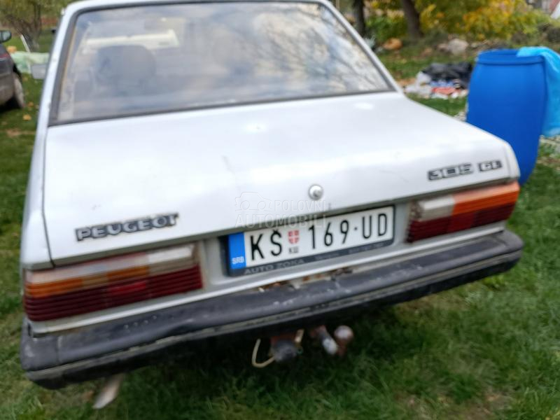 Peugeot 305 b