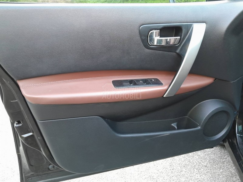 Nissan Qashqai 2.0 4x4/PANO/7.SED