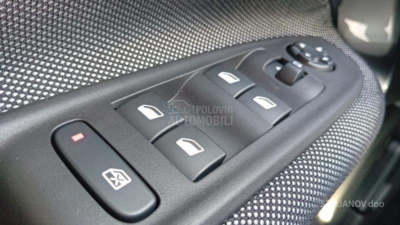 Fiat 600 ICON HYBRID 1.2 DC6