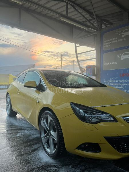 Opel Astra J GTC