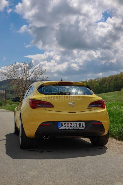 Opel Astra J GTC