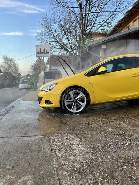 Opel Astra J GTC