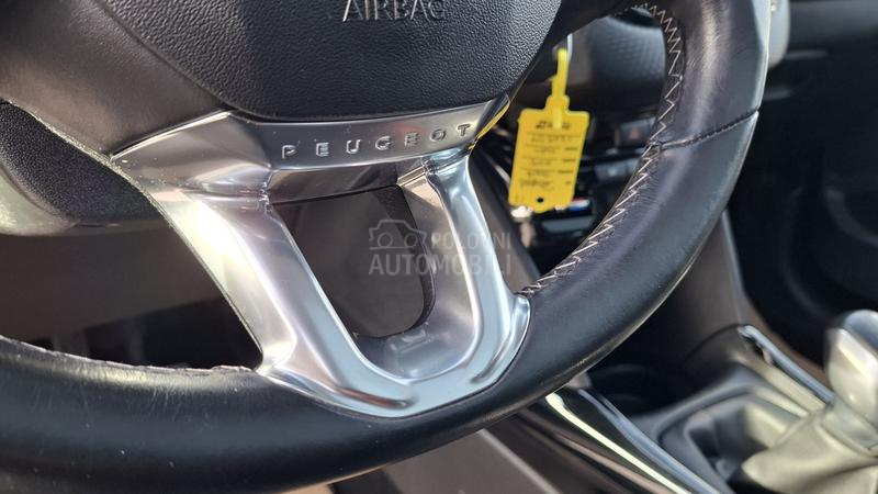 Peugeot 2008 Allure 1/1