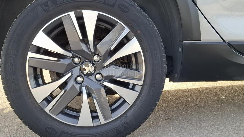 Peugeot 2008 Allure 1/1