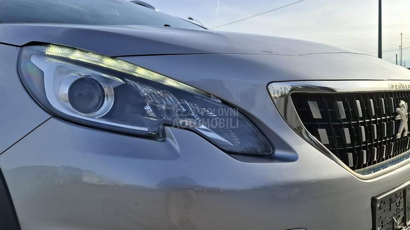 Peugeot 2008 Allure 1/1