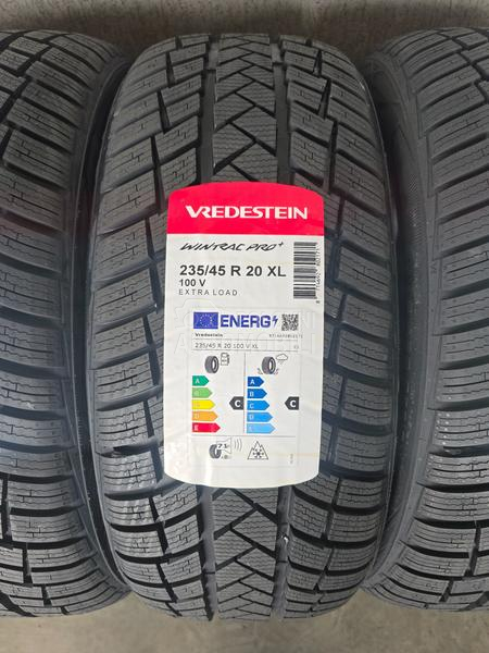 Vredestein 235/45 R20 Zimska