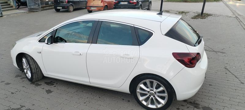 Opel Astra J navl, koza
