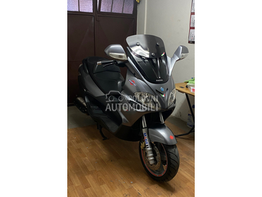 Piaggio x9