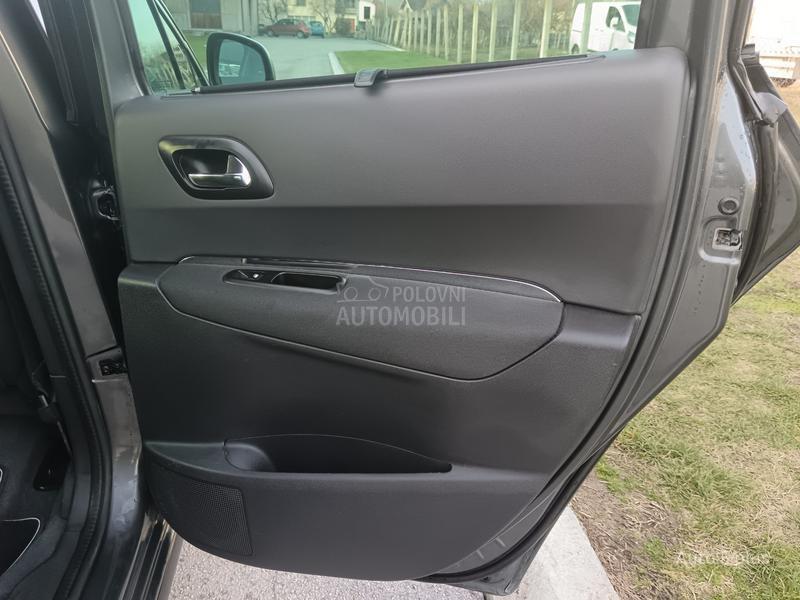 Peugeot 3008 1.6hdi ALLURE