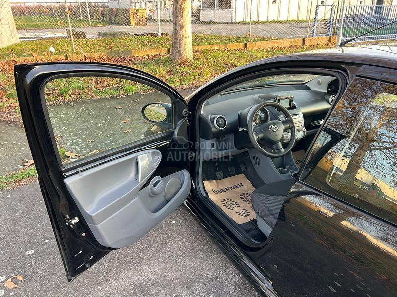 Toyota Aygo 1.0 12v NA VI
