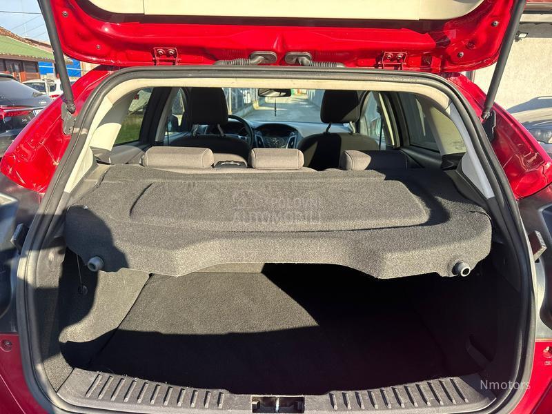Ford Focus 1.6i TITANIUM NAV