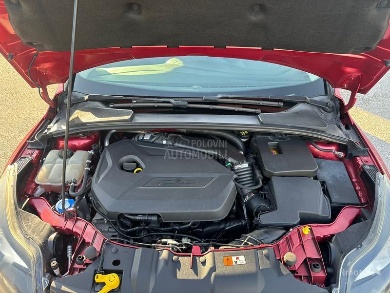 Ford Focus 1.6i TITANIUM NAV