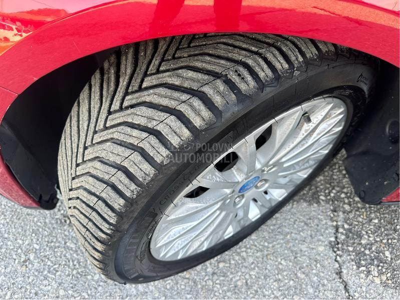 Ford Focus 1.6i TITANIUM NAV